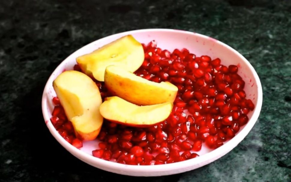 सेब या अनार का सेवन Eat Apple or pomegranate