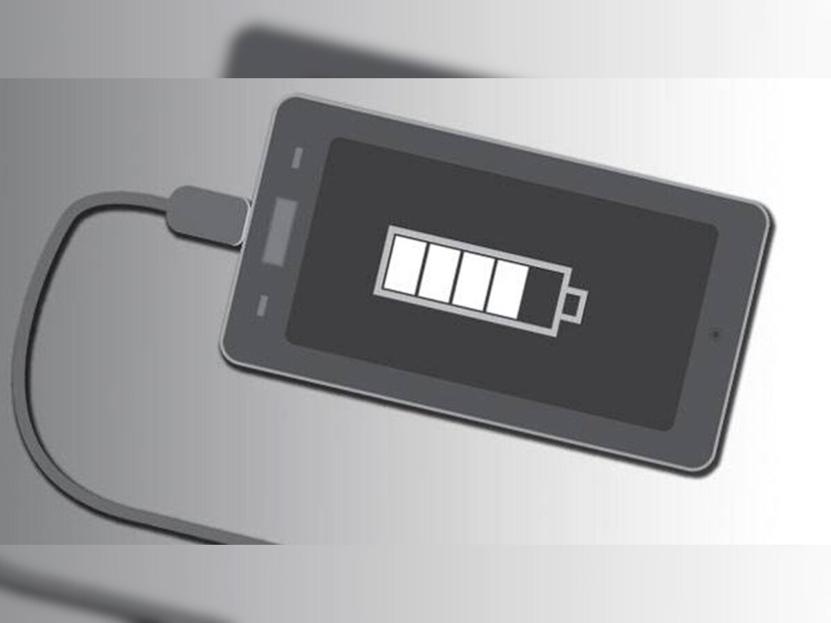 Phone Charging Tips: मोबाइल फोन चार्जिंग करते वक्त रखें इन बातों का ध्यान