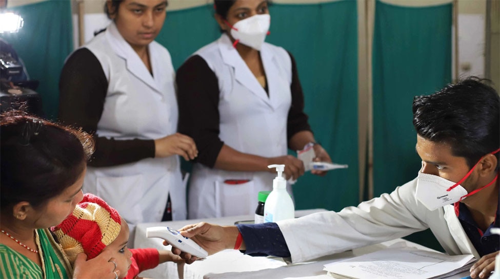 क्या देश में दम तोड़ रहा है Corona? पिछले 24 घंटे में सामने आए इतने मामले क्या देश में दम तोड़ रहा है Corona? पिछले 24 घंटे में सामने आए इतने मामले