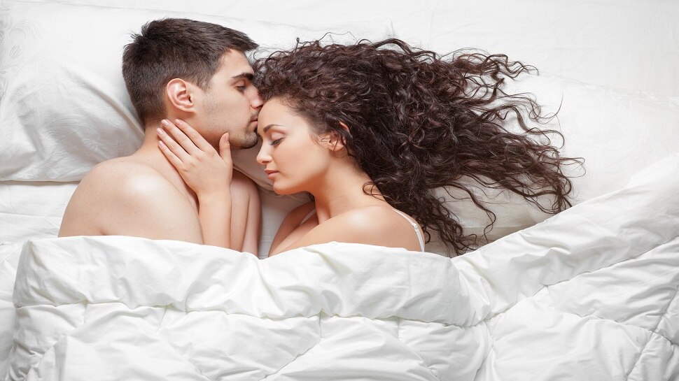 Cuddling Noob? Here Are 8 Sleeping Positions For You & Your Boo –  Lipstiq.com