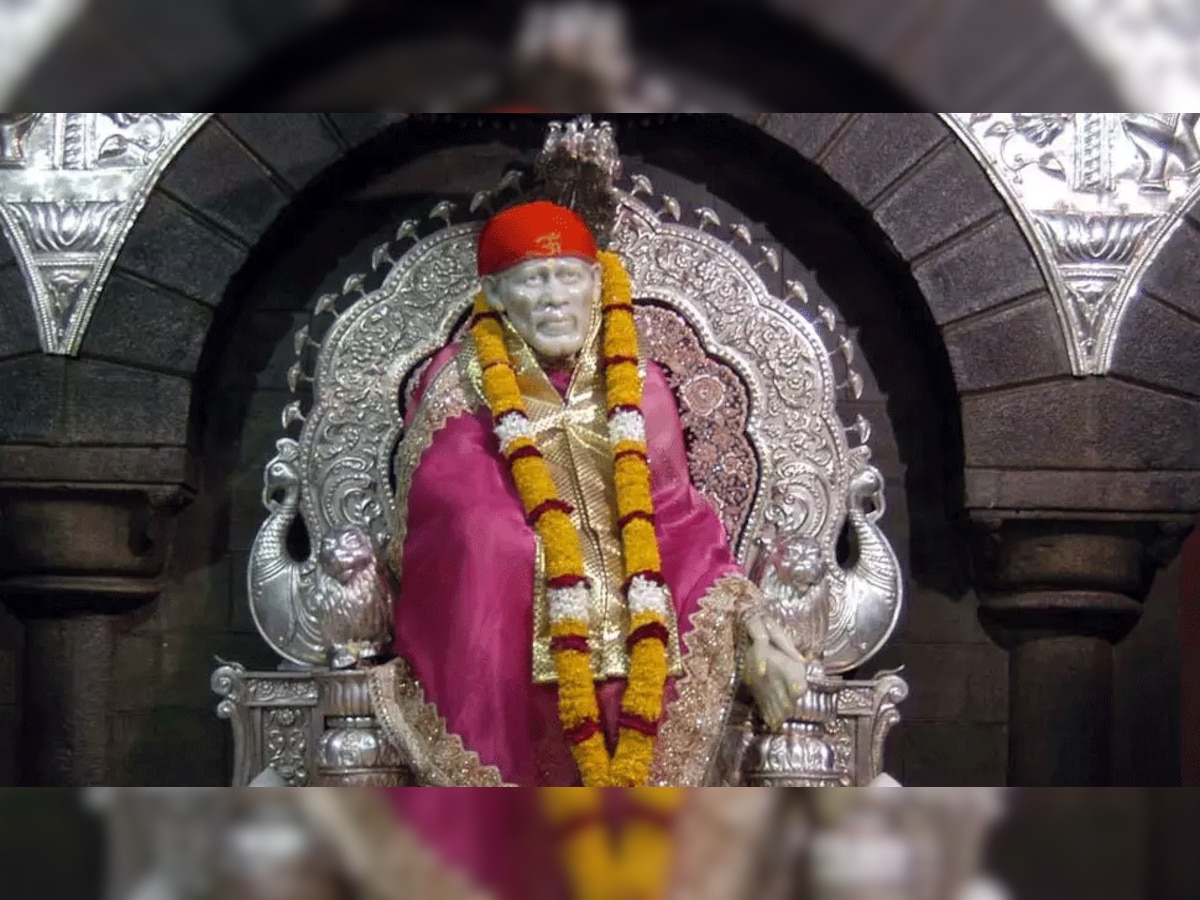 श्री साईं बाबा के मंदिर में श्रद्धालुओं की संख्या पहले की तरह बढ़ती जा रही है. 