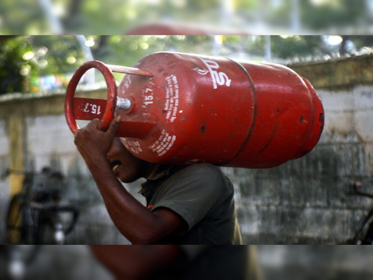 କେବଳ ୨୨୦ ଟଙ୍କାରେ କିଣନ୍ତୁ LPG ସିଲିଣ୍ଡର, ଜାଣନ୍ତୁ ଏତେ କମ୍ ଦରରେ କିପରି ମିଳିବ?