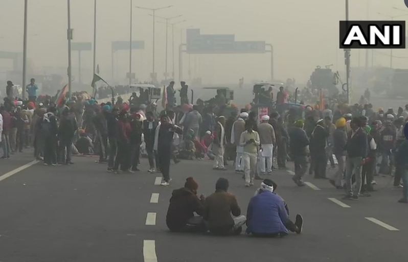 Farmers Protest : UP में किसानों ने जाम किया NH-9, यातायात ठप