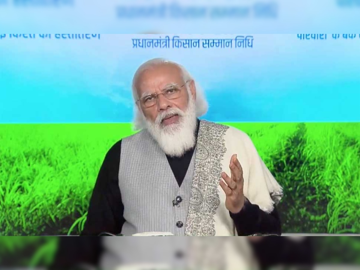 पीएम मोदी ने 9 करोड़ किसानों के खातों में 18000 करोड़ रुपये ट्रांसफर किए.