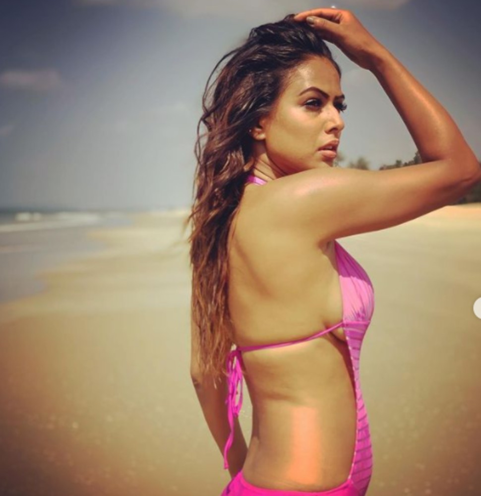 निया शर्मा की बिकिनी फोटोज Nia Sharma Bikini Photos