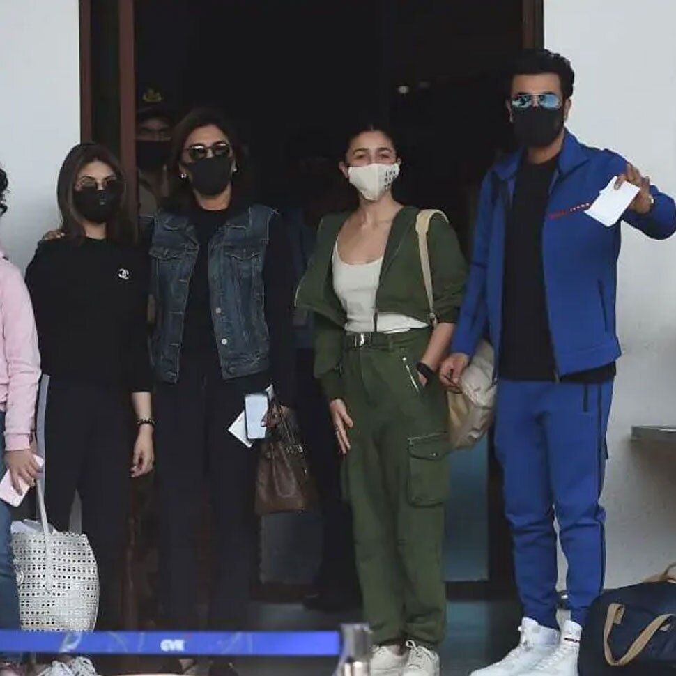 कपूर परिवार संग आलिया Ranbir Kapoor And Alia Bhatt