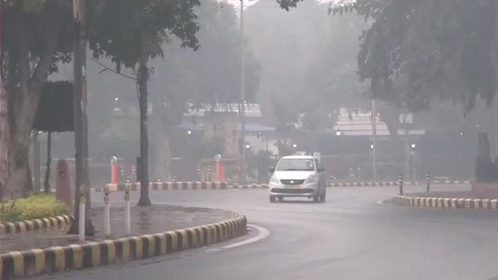 Weather Alert Today: North India में कड़ाके की ठंड, Delhi-NCR में सुबह-सुबह बारिश हुई