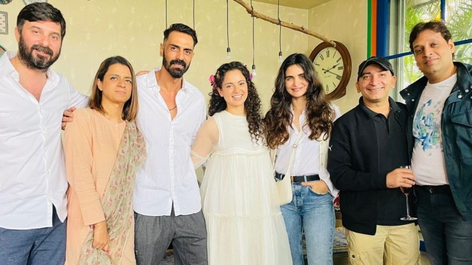 Kangana Ranaut हुईं 'Dhaakad', New Year पर खूब की पार्टी Kangana Ranaut हुईं 'Dhaakad', New Year पर खूब की पार्टी