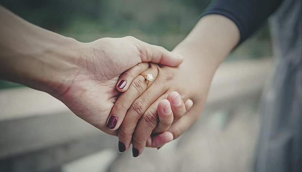 54 साल की विधवा को हुआ 12 साल छोटे शख्स से प्यार, सारी जायदाद देकर खरीद लिया किसी और का 'पति' 54 साल की विधवा को हुआ 12 साल छोटे शख्स से प्यार, सारी जायदाद देकर खरीद लिया किसी और का 'पति'