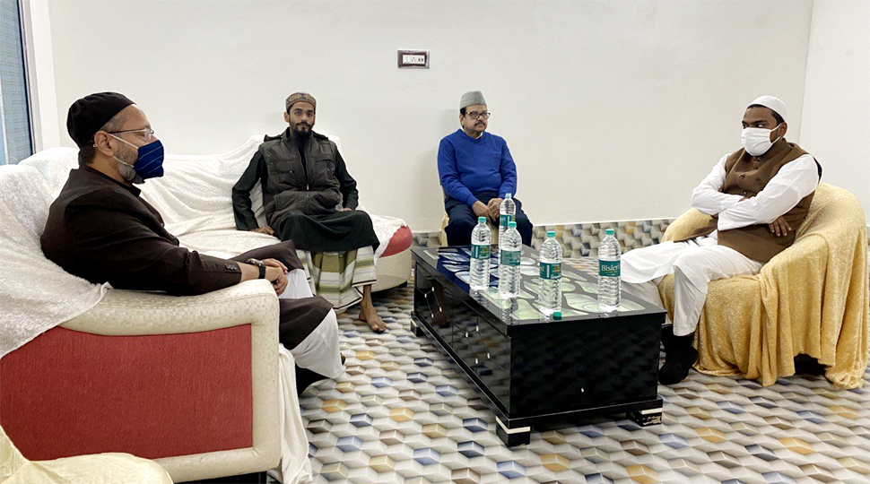 ओवैसी ने इस मौलाना के हाथ में सौंपी बंगाल चुनाव की कमान! जानिए कौन हैं अब्बास सिद्दीकी ओवैसी ने इस मौलाना के हाथ में सौंपी बंगाल चुनाव की कमान! जानिए कौन हैं अब्बास सिद्दीकी