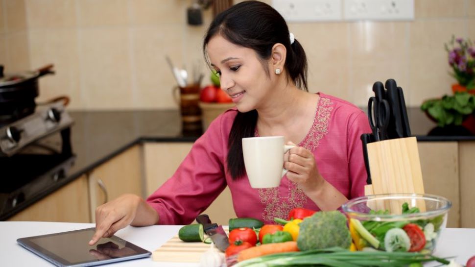 Women Health In 40s: 40 की उम्र के बाद ये 8 चीजें बढ़ाएंगी Immunity, Diet में जरूर करें शामिल