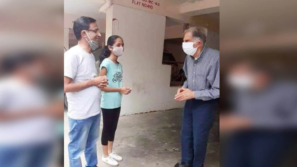 जब अचानक अपने कर्मचारी का हाल जानने उसके घर पहुंच गए रतन टाटा जब अचानक अपने कर्मचारी का हाल जानने उसके घर पहुंच गए रतन टाटा