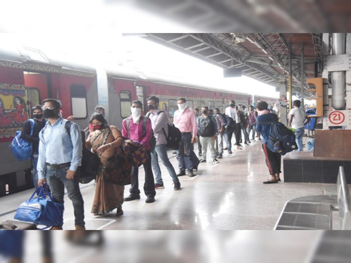 Indian Railways: क्या बढ़ने जा रहा है ट्रेनों का किराया? रेलवे ने दी सफाई