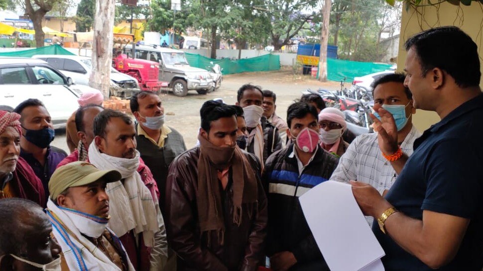 पैसे डबल करने का दिखाया सपना, लोगों ने जमा कर दिए लाखों रुपए, फिर ऐसा हुआ...