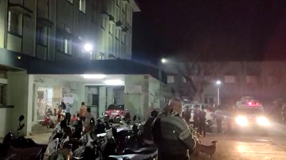 महाराष्ट्र: अस्पताल में आग लगने से 10 बच्चों की मौत, पीएम मोदी ने जताया दुख महाराष्ट्र: अस्पताल में आग लगने से 10 बच्चों की मौत, पीएम मोदी ने जताया दुख