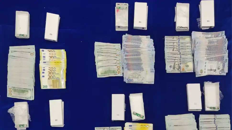 पावर बैंक में रखकर ले जा रहे थे करोड़ों की विदेशी करेंसी, इस तरह हुआ पर्दाफाश पावर बैंक में रखकर ले जा रहे थे करोड़ों की विदेशी करेंसी, इस तरह हुआ पर्दाफाश