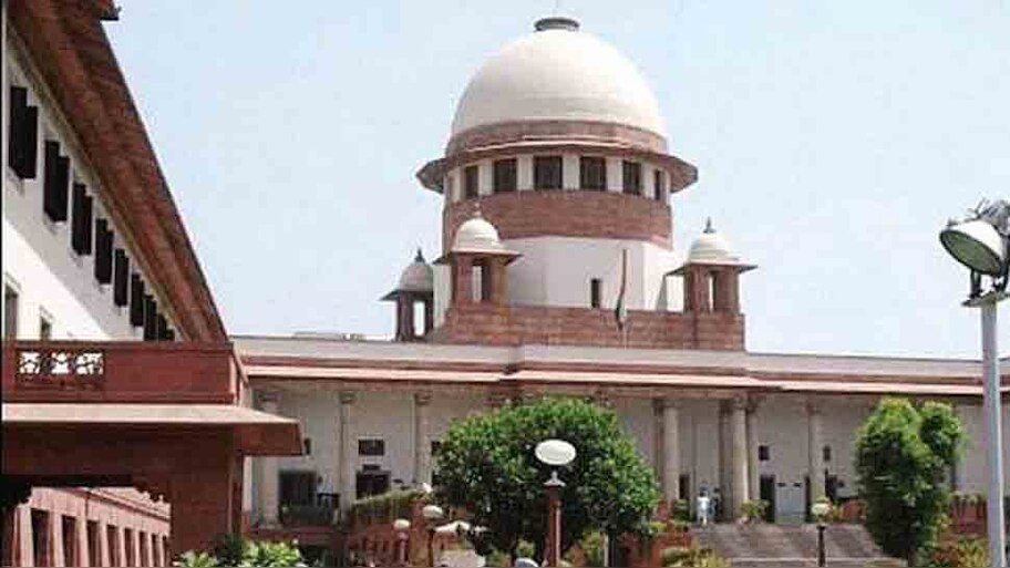 Supreme Court ने कृषि कानून लागू करने पर लगाई रोक, बनाई चार मेंबरी कमेटी