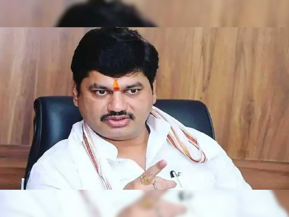 उद्धव सरकार के मंत्री Dhananjay Munde पर सिंगर ने लगाया रेप का आरोप, कहा- वीडियो बनाकर किया ब्लैकमेल