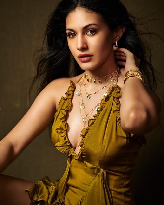 तांडव में नजर आएंगे ये सितारे tandav actress amyra dastur