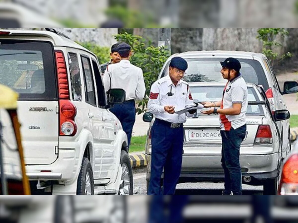Delhi: अब कार की पिछली सीट पर Seat Belt, बाइक में Side Mirror नहीं लगाने पर देना होगा जुर्माना