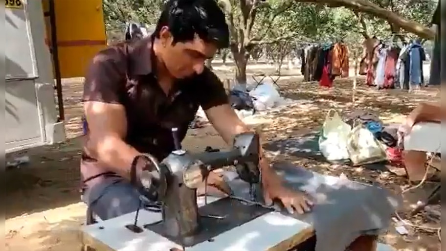 अब टेलर बने Sonu Sood, लिखा- "पैंट की जगह निकर बन गई तो..." देखिए VIDEO