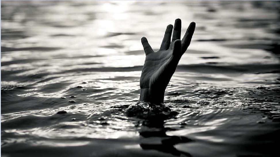 Ganga में डूब रहा था पोता, बचाने के लिए कूद पड़े दादा, फिर हुआ कुछ ऐसा कि मच गया कोहराम
