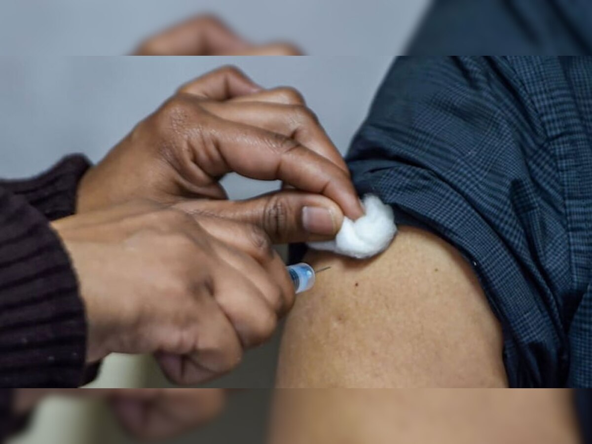 कोरोना वैक्सीन लेने से बचने के लिए लोग बना रहे बहाने (प्रतीकात्मक फोटो) | फोटो साभार: PTI