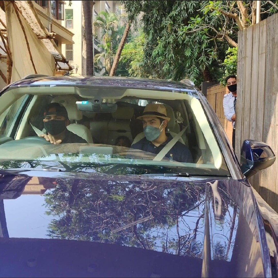 वरुण की फैमिली रवाना Varun family left for venu