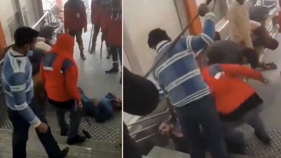 पाकिस्तान: देखिए कितनी बेरहमी से गरीबों की पिटाई कर रहे हैं लोग, वायरल हो रहा है VIDEO पाकिस्तान: देखिए कितनी बेरहमी से गरीबों की पिटाई कर रहे हैं लोग, वायरल हो रहा है VIDEO