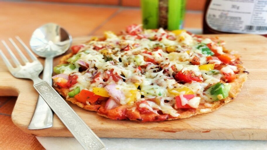 how to make tasty pizza roti at home | Healthy Pizza Roti Recipe: अब ...