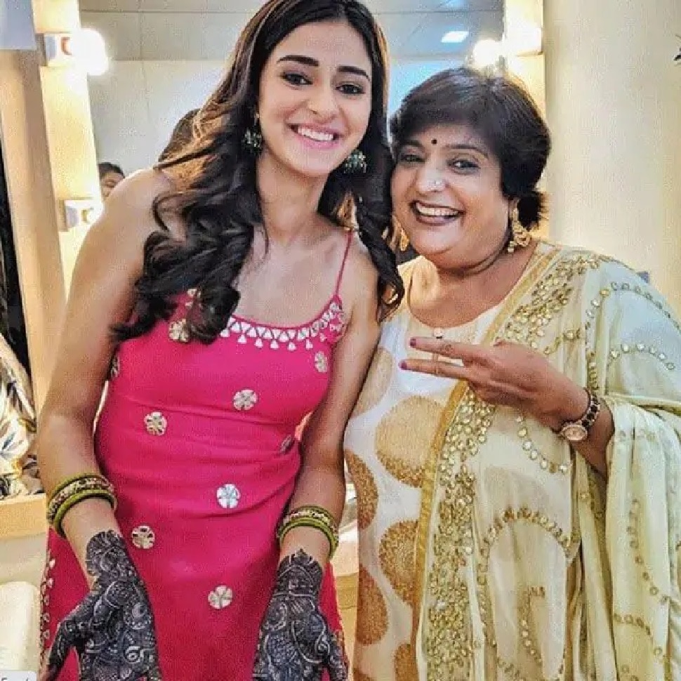 अनन्या पांडे ने भी लगवाई है वीणा नागदा से मेहंदी Veena Nagda applied mehandi Ananya Pandey