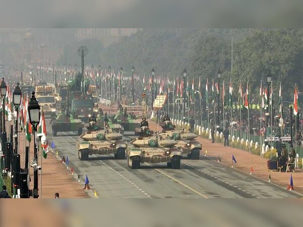 Republic Day Parade: दुनिया ने देखी भारत की ताकत, पहली बार परेड में गरजा राफेल विमान