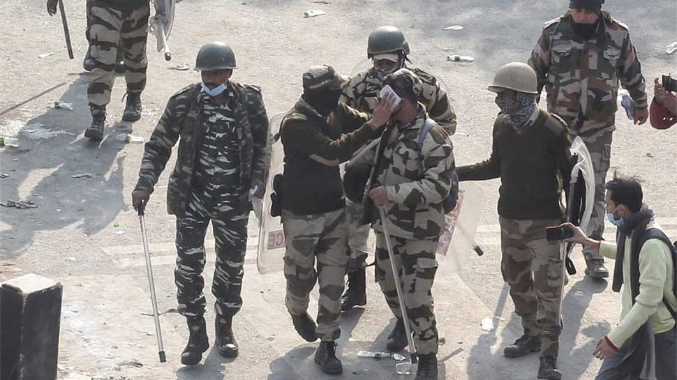 दिल्ली हिंसा: 300 पुलिसकर्मी ज़ख्मी, 22 FIR दर्ज, चार बजे प्रेस कांफ्रेंस करेगी पुलिस दिल्ली हिंसा: 300 पुलिसकर्मी ज़ख्मी, 22 FIR दर्ज, चार बजे प्रेस कांफ्रेंस करेगी पुलिस