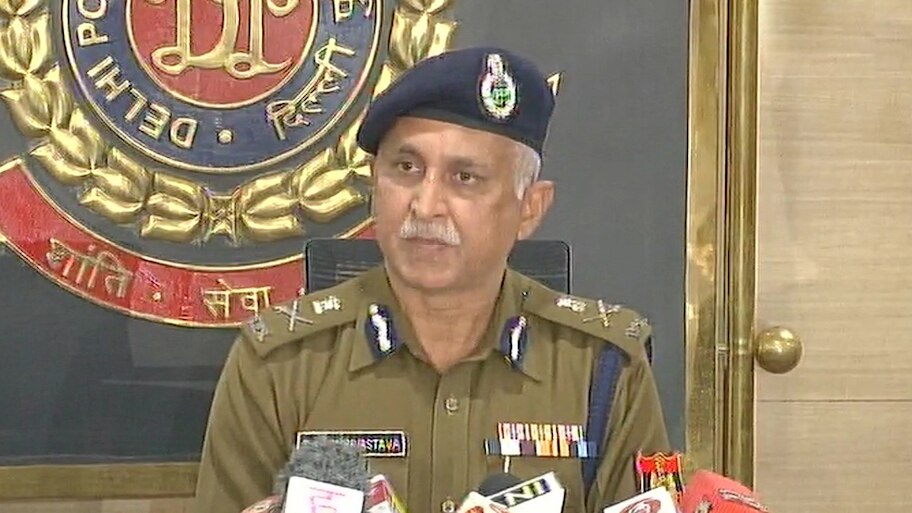 ट्रैक्टर रैली हंगामे पर बोली दिल्ली पुलिस- किसानों ने की वादा-खिलाफी, बख्शे नहीं जाएंगे मुजरिम