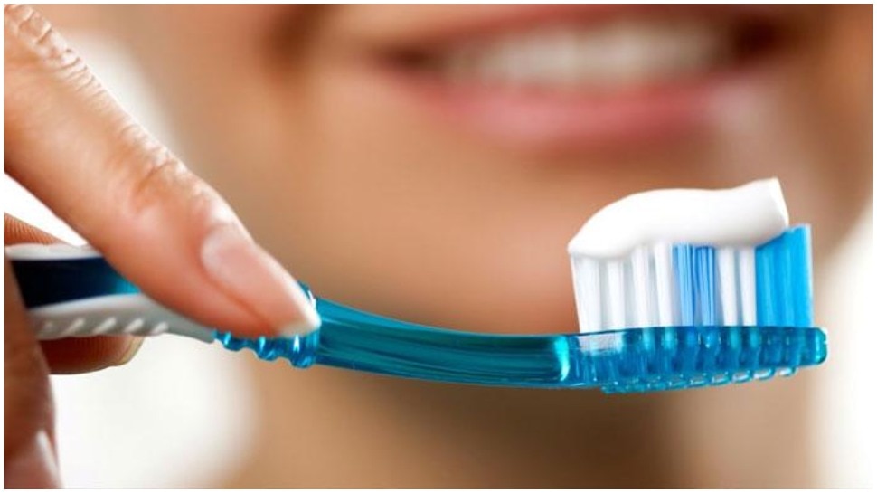 what is the right way to brush your teeth how many minutes of brushing is  sufficient | Brushing Tips: ब्रश करने का सही तरीका क्या है और कितनी देर तक  दांतों को