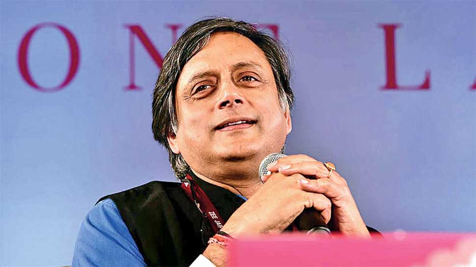 कांग्रेस नेता Shashi Tharoor और कई पत्रकारों पर केस दर्ज, किसानों के ट्रैक्टर मार्च पर किए थे गलत पोस्ट
