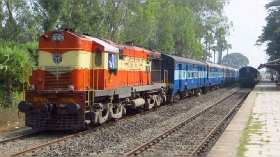 Dehradun Mussoorie Express extended for 2 months pcup | ट्रेन यात्रियों ...