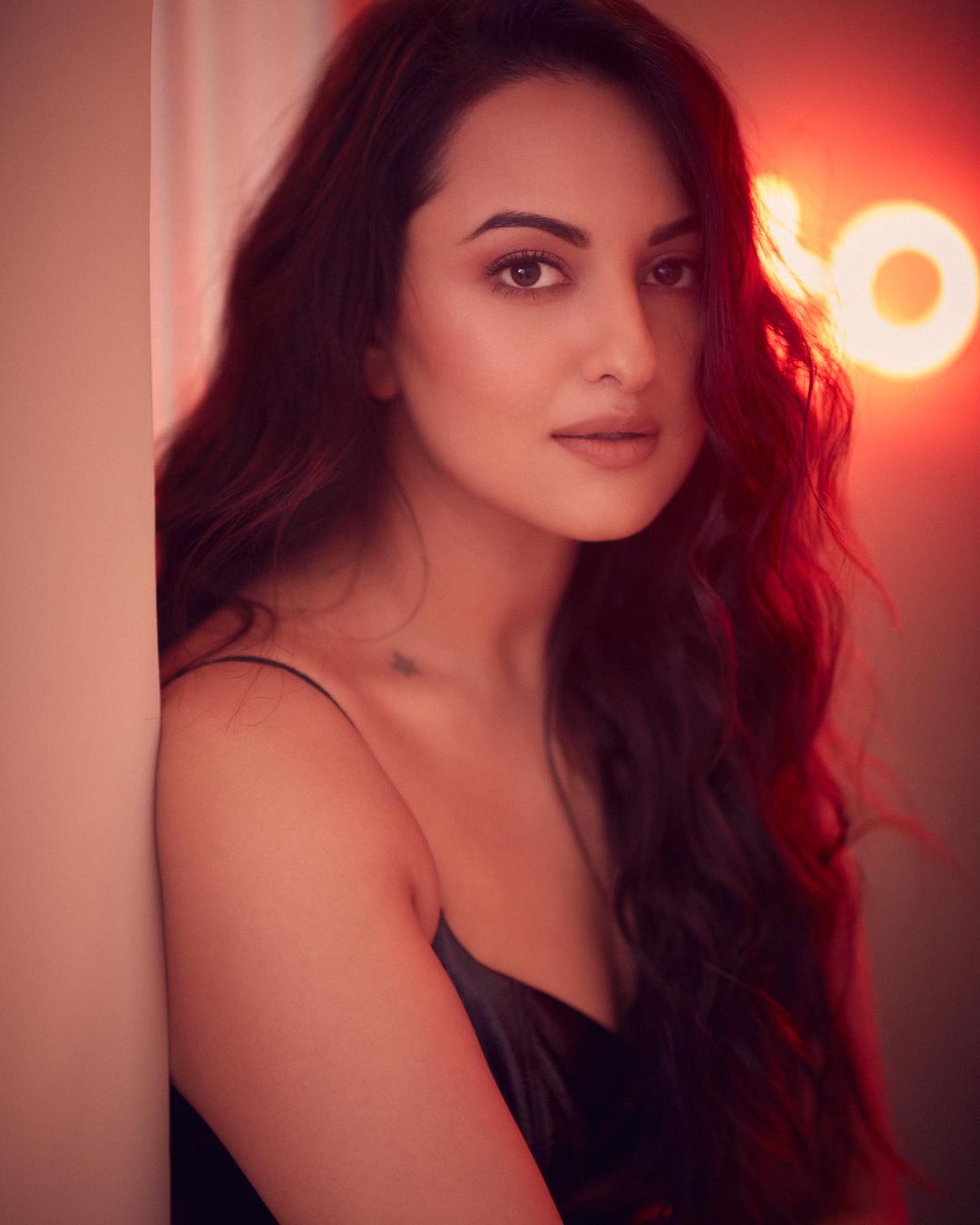 Sonakshi Sinha Latest Cool Look In Her Instagram Post See The Photos