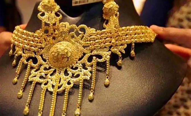 Gold-Silver Price: सोने के भाव गिरे, चांदी भी लुढ़की