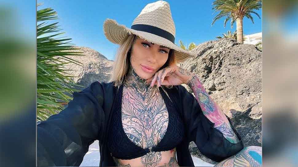 Britain most tattooed woman becky holt 95 percent skin is covered with tattoos