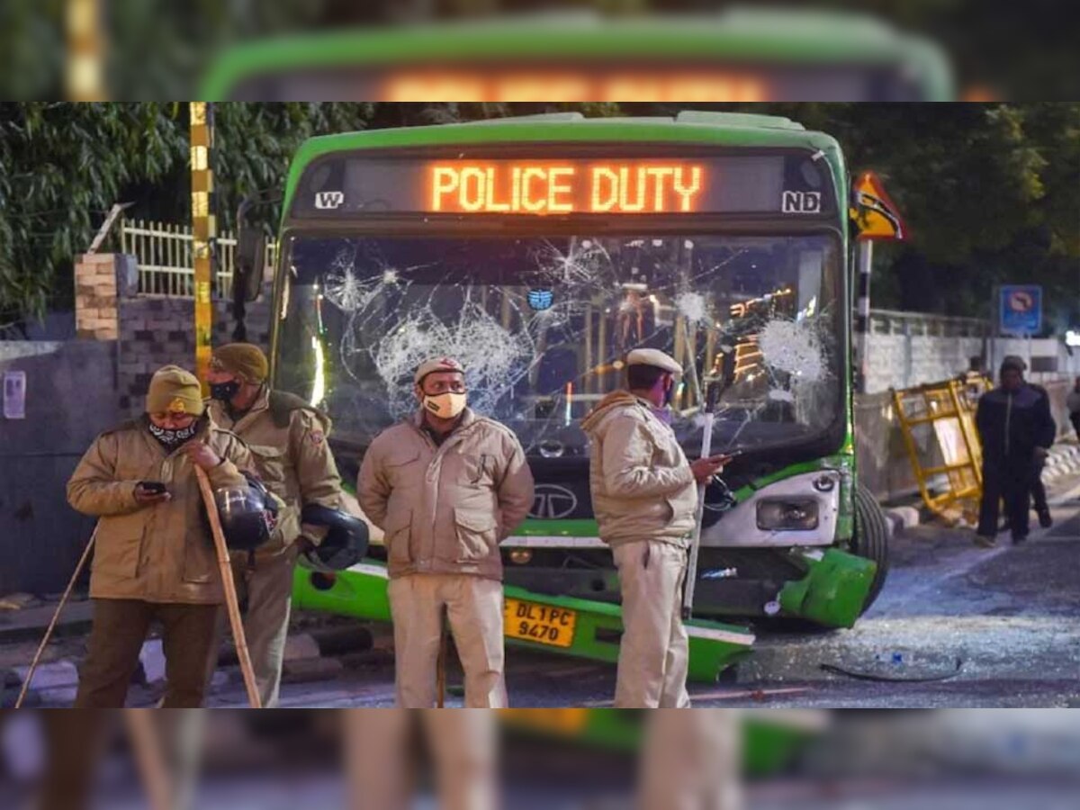 दिल्ली पुलिस ने डीटीसी की 576 बसों को किराए पर लिया था. (फोटो सोर्स- पीटीआई)