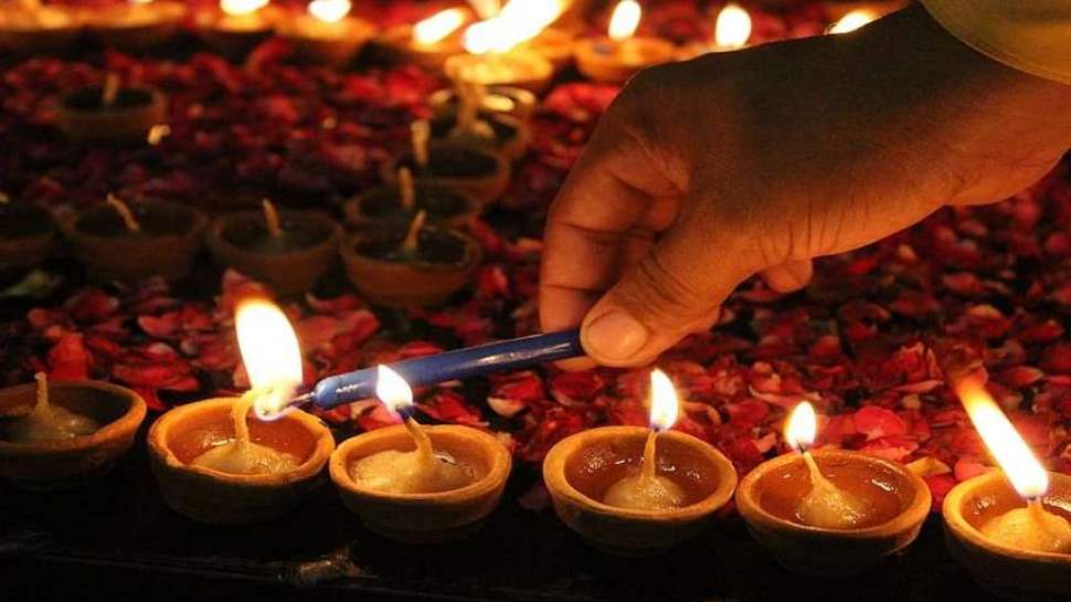 Important Rules For Lighting Diya Or Deepak During Puja घर म स बह श म द पक जल न क इन 5 न यम क ज न पर श न य क ह ग न श Hindi News धर म