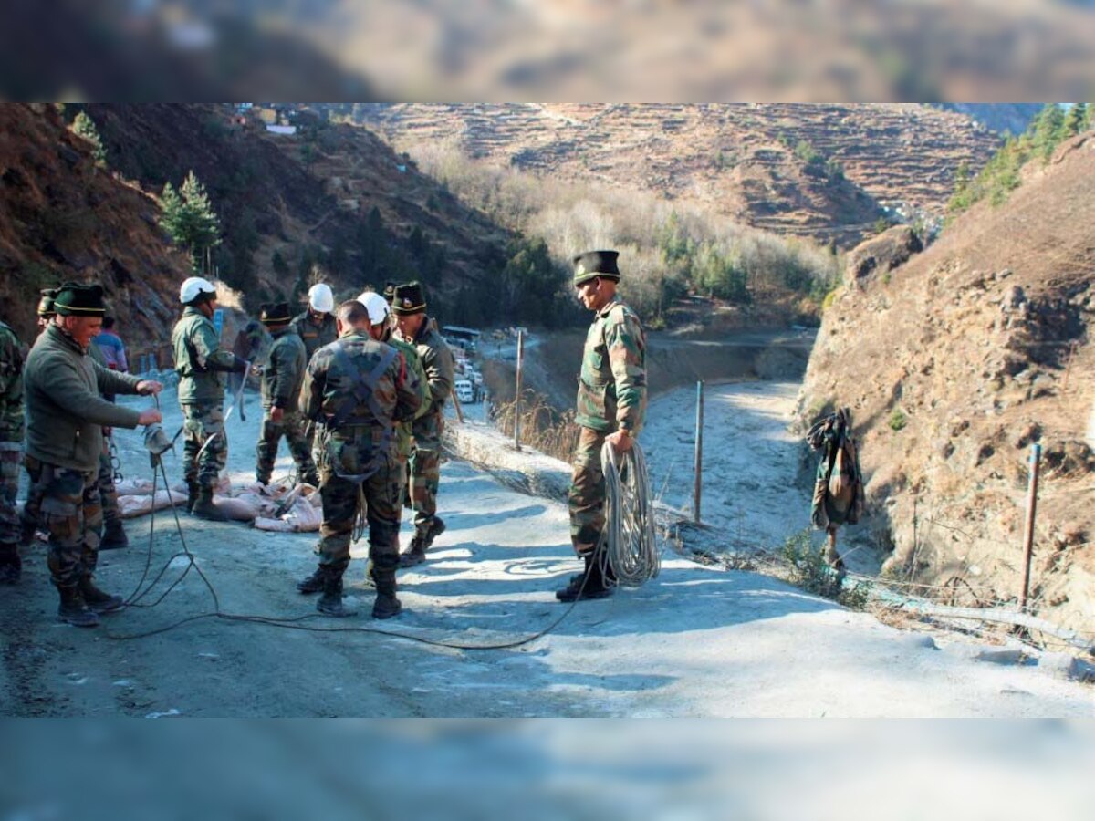 टनल में फंसे 11 वर्कर्स ने छोड़ दी थी जिंदा रहने की उम्मीद, एक फोन कॉल ने बचा ली सबकी जान