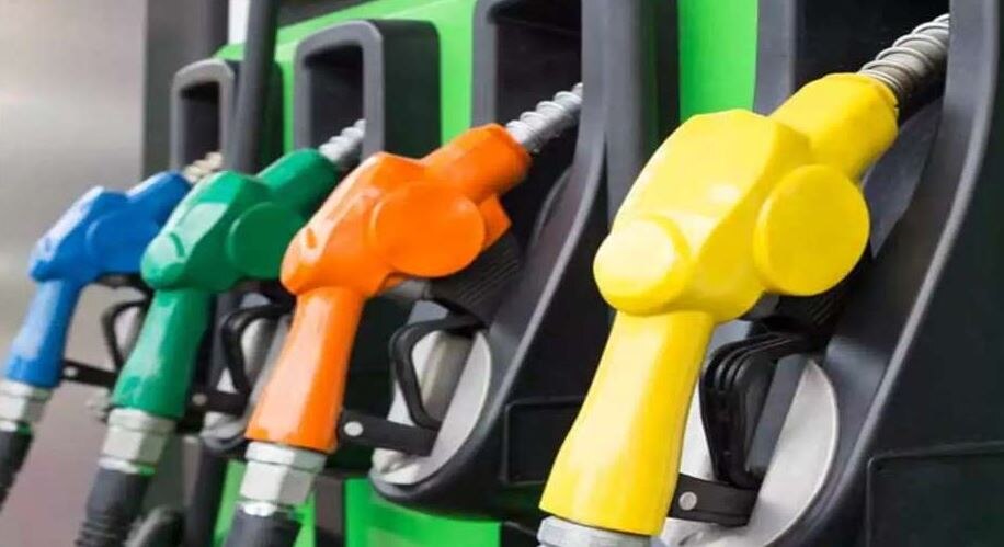 Petrol Diesel Price लगातार छू रहे आसमान, Delhi-Noida का Rate जानिए