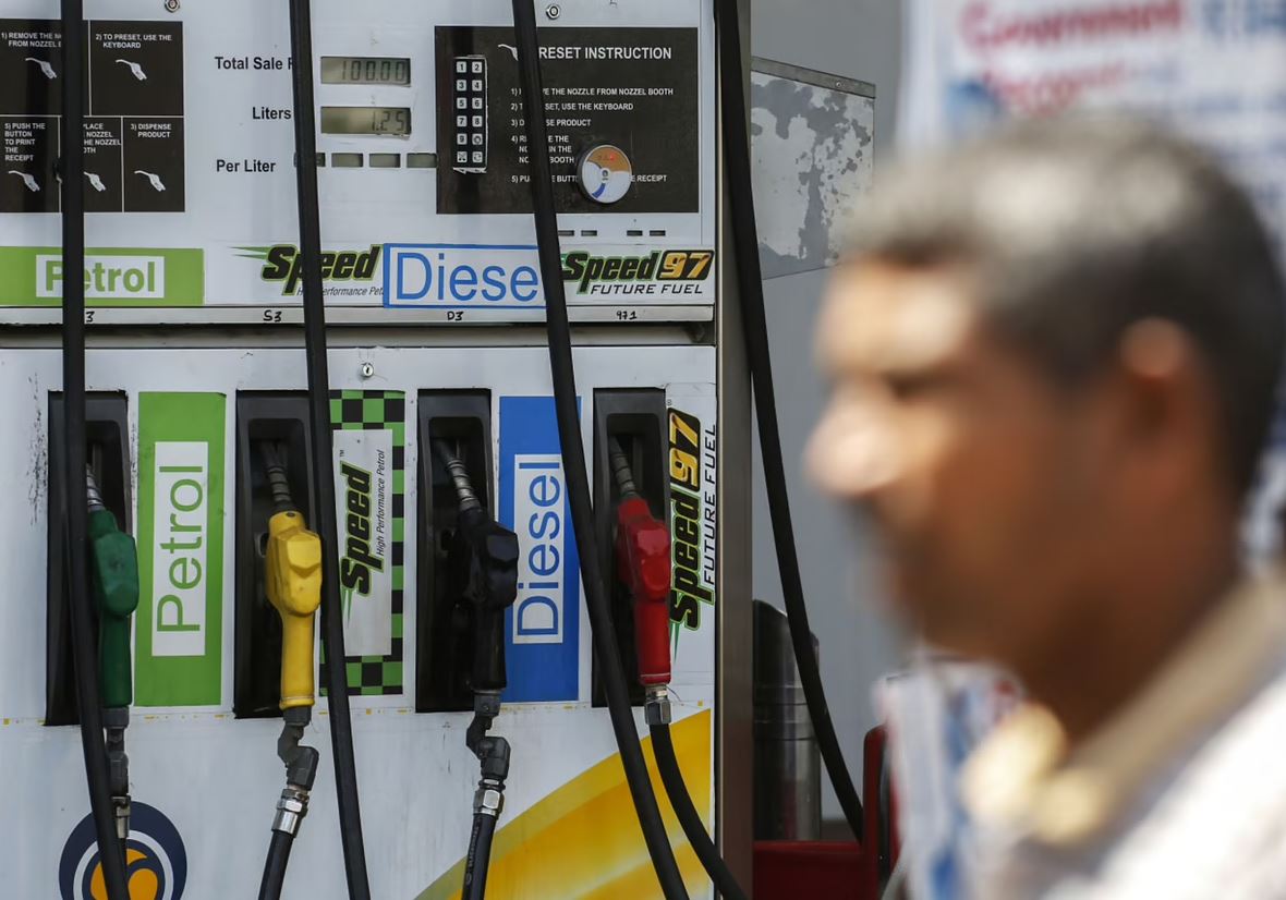 Petrol Price: पेट्रोल के दाम 100 पार, जानिए किन शहरों में कितनी है कीमत