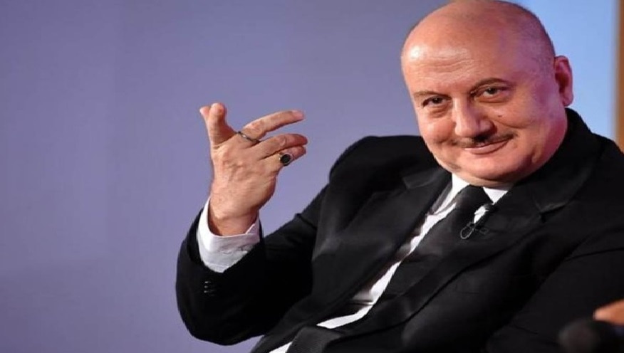 Viral Video: Anupam Kher ने शेयर किया ऐसा वीडियो जिसे देख आप भी चक्कर में पड़ जाओगे 