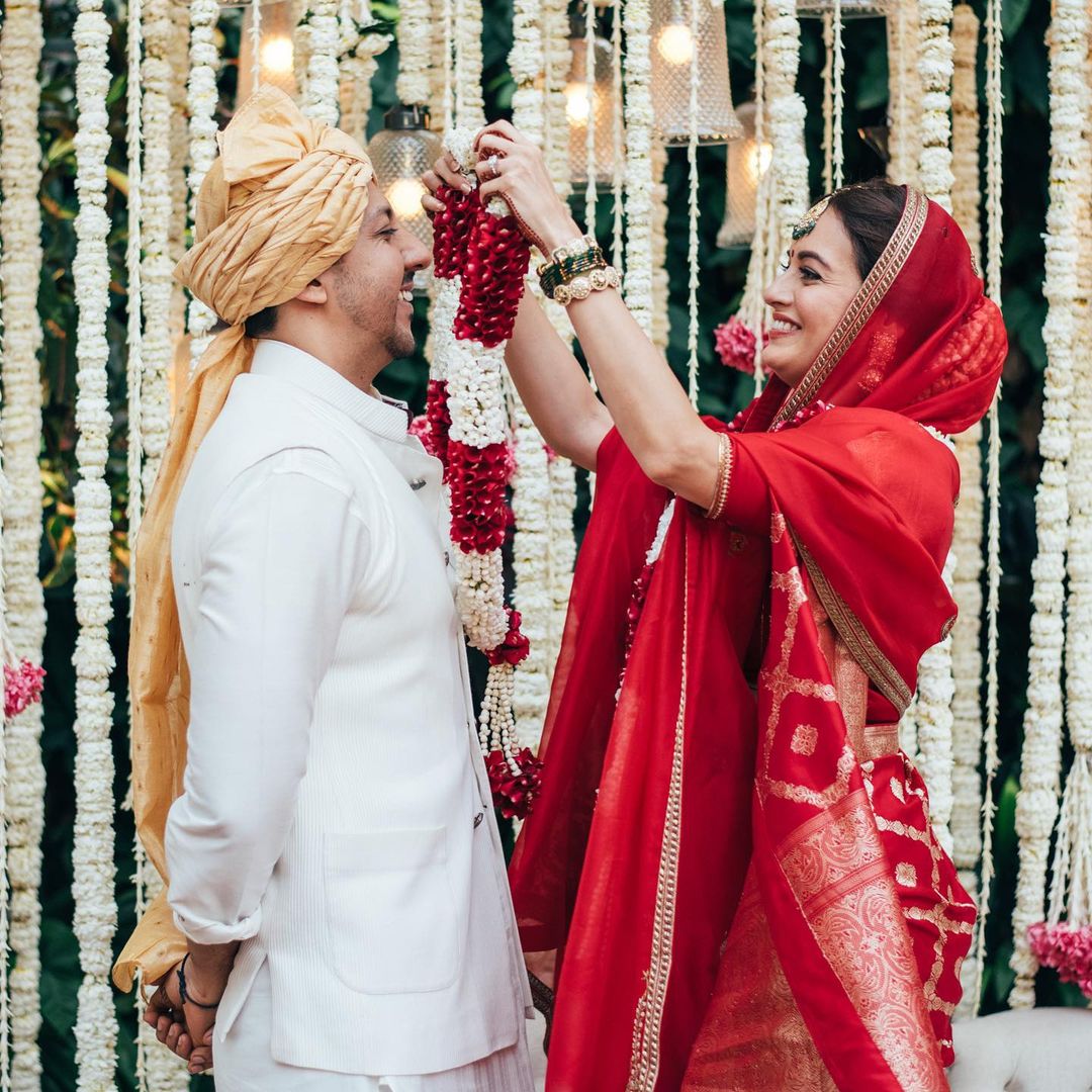 कपल लग रहा परफेक्ट dia mirza wedding inside photos