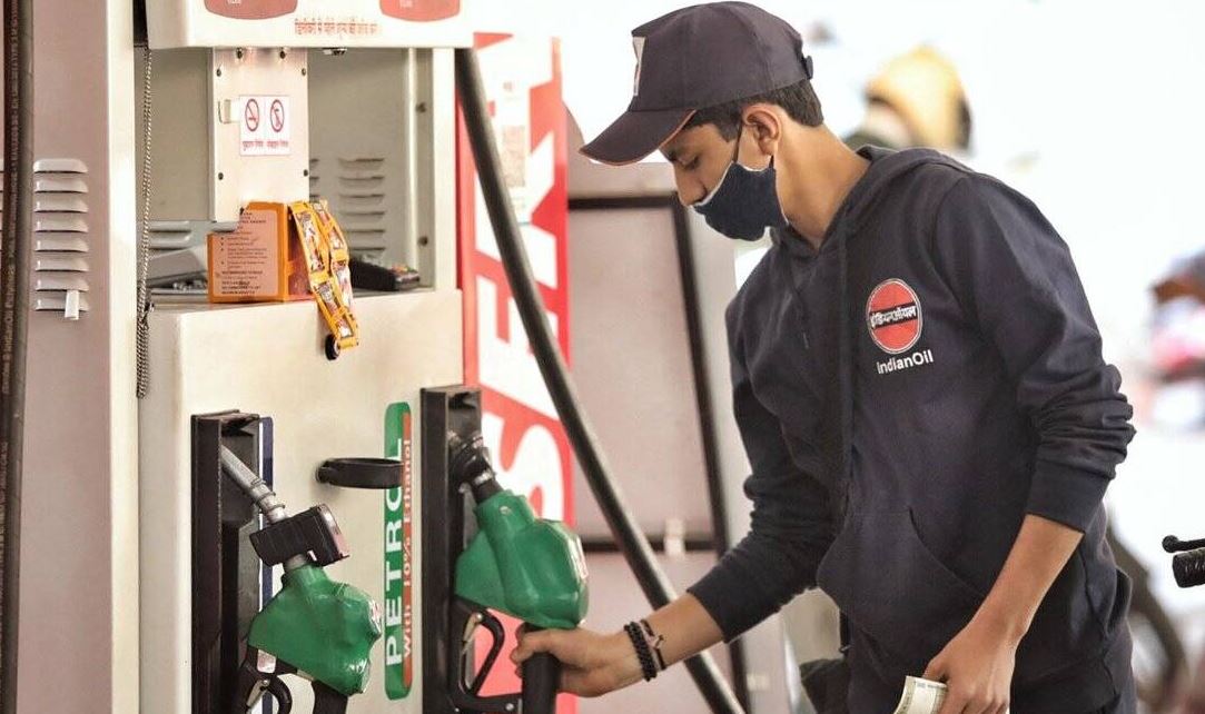 Petrol Price: फरवरी में 15वीं बार बढ़े पेट्रोल-डीजल के दाम, जानिए क्या है नई कीमत