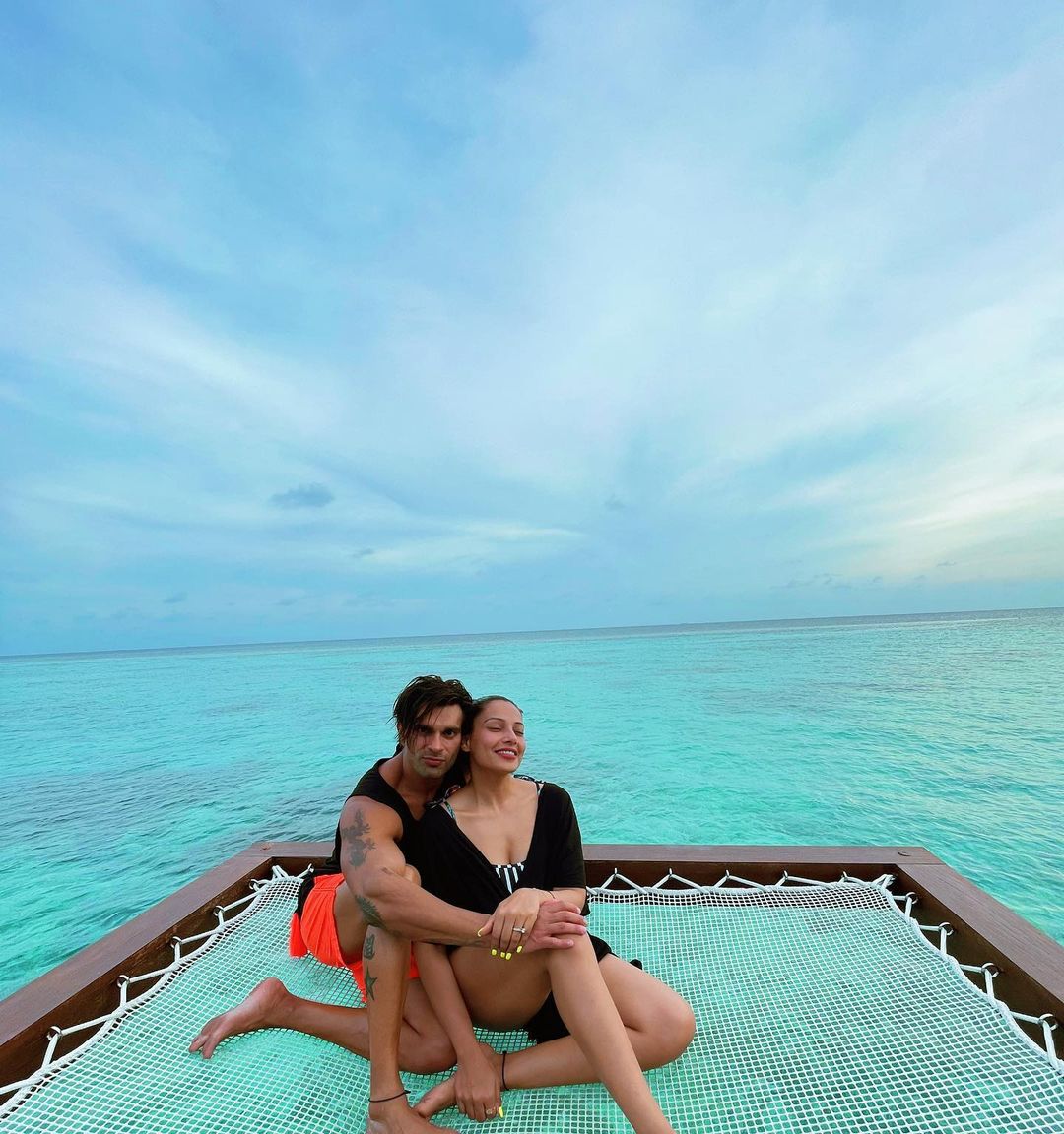 एक्ट्रेस ने किया पति को विश Maldives Trip of Bipasha Basu