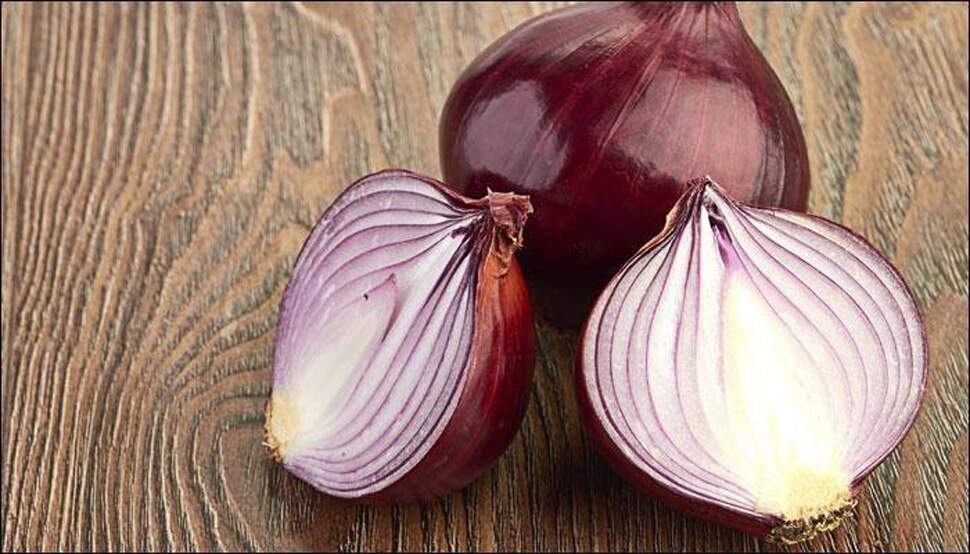onion benefits in hindi onion for health सोने से पहले बिस्तर पर काटकर रखें एक प्याज, फायदे